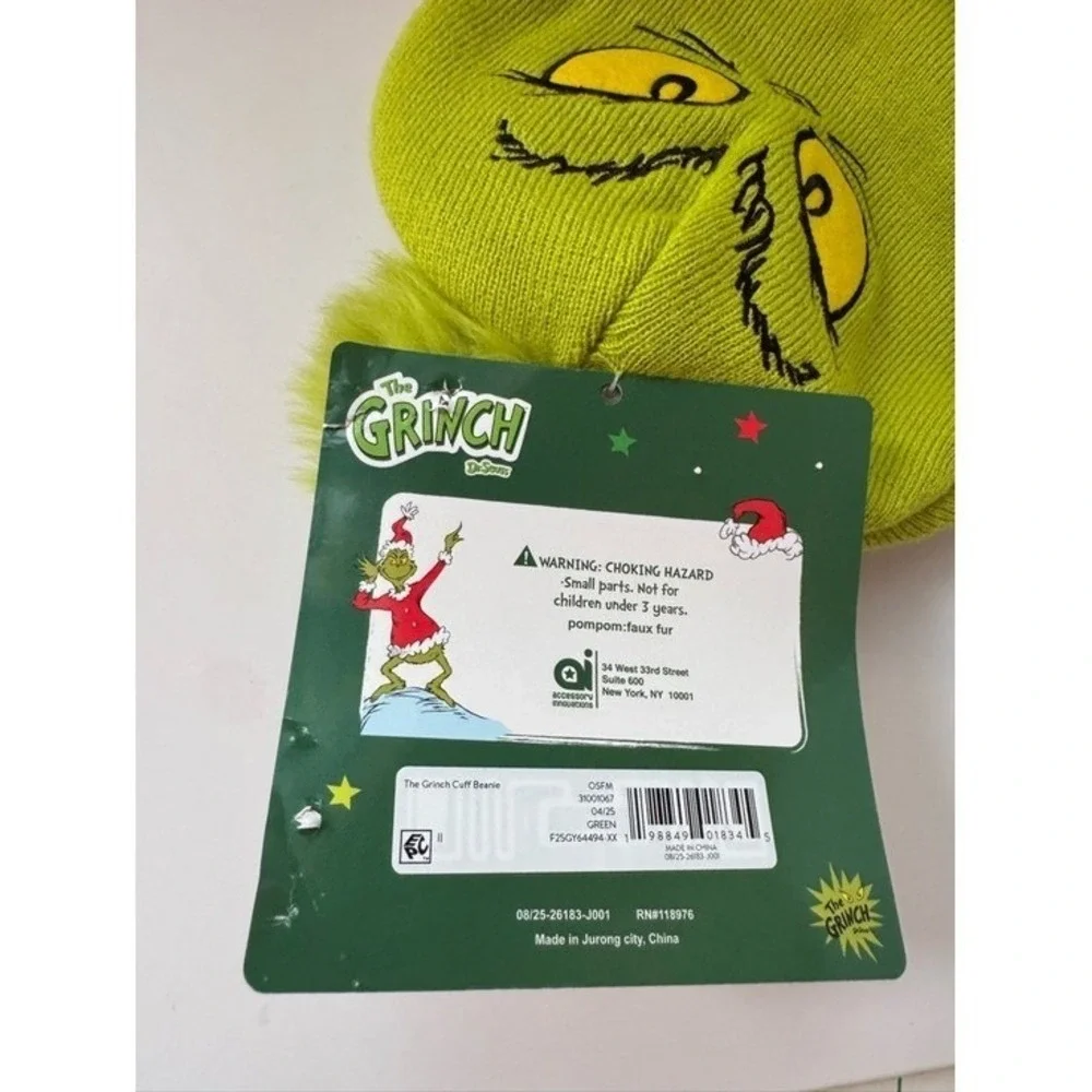 The Grinch Beanie Green NWT Christmas Pom Pon Holiday Dr. Seuss Unisex